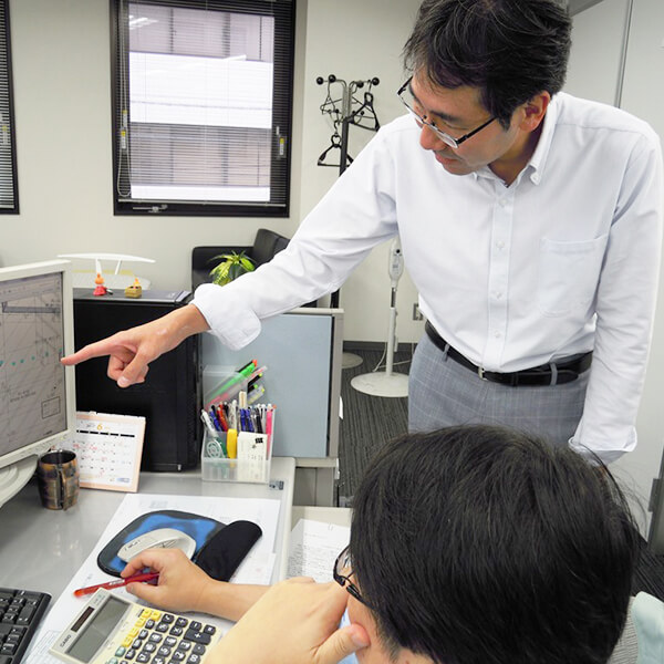 画像：設計スタッフ1